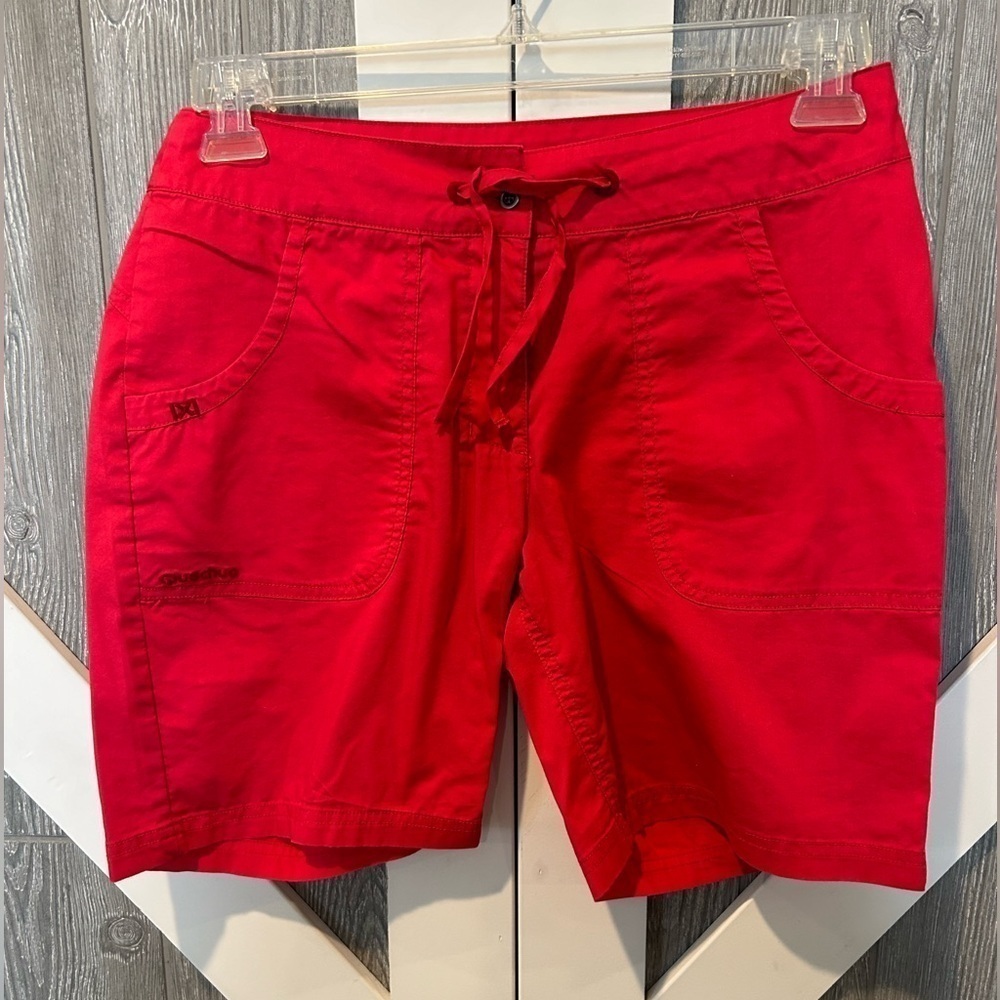 B056. Quechua Sz Xs pink shorts.
